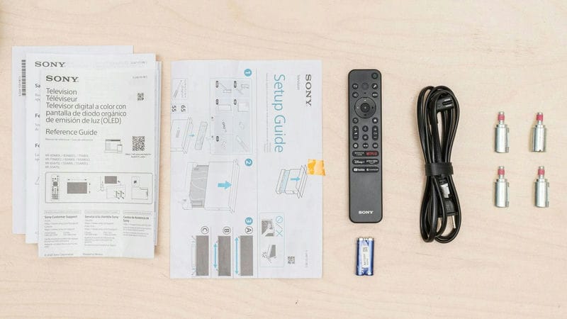 عکس واقعی ریموت کنترل و دفترچه راهنما و وسایل همراه با تلویزیون سونی 55A80L سایز 55 اینچ - دبی مال